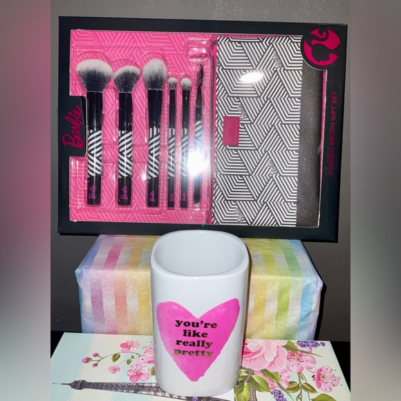 Barbie Classic Brush Set & Makeup Brush Holder